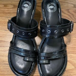 Nurture Black Sandels Size 7.5